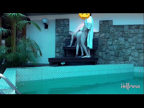 ❤️ El cap convida la criada a la piscina, però no va poder resistir-se a una calor ☑ Porno al ca.port-amurasso.ru ❌️❤